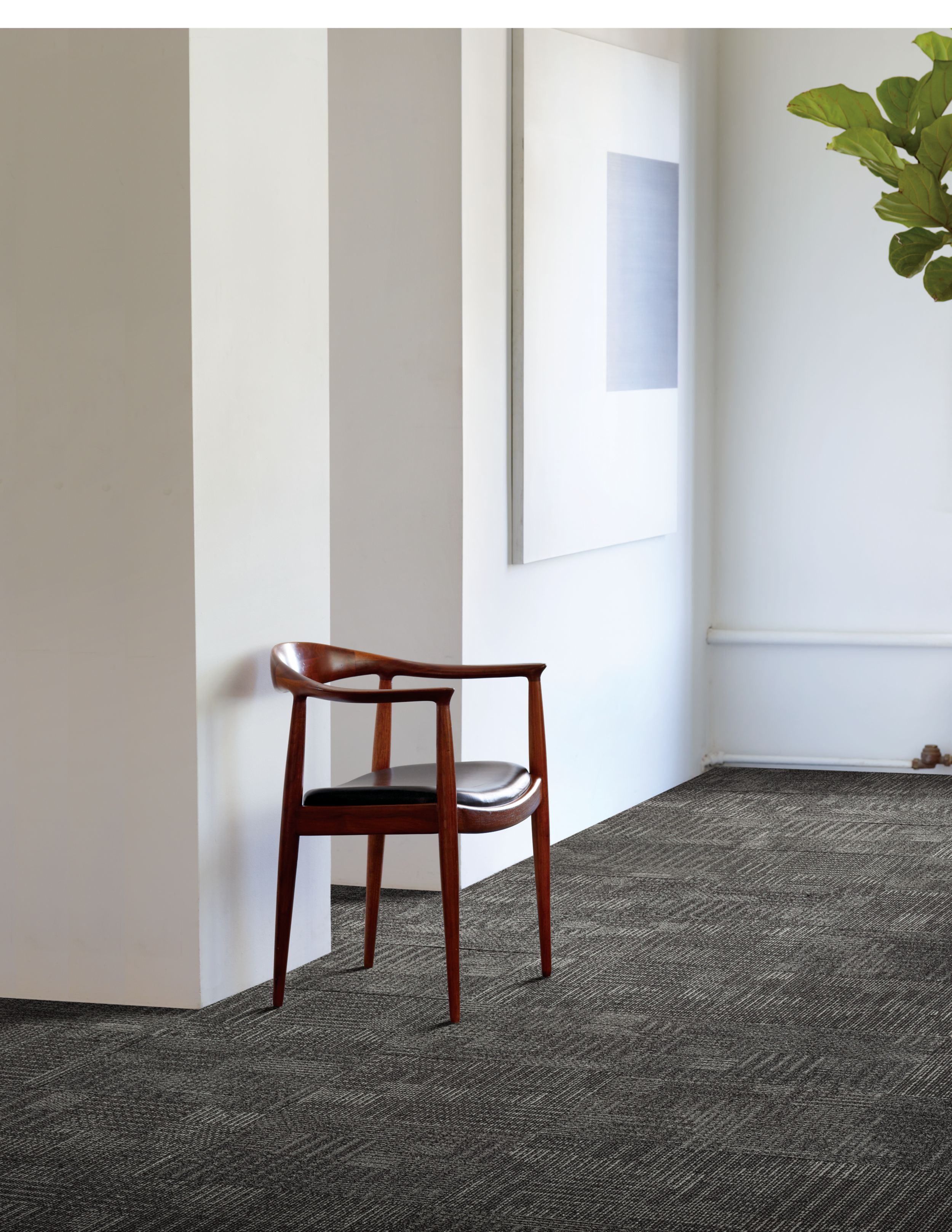 Interface CT101 carpet tile in corridor with chair imagen número 1